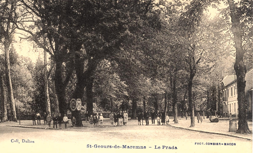La place du Prada en 1932
